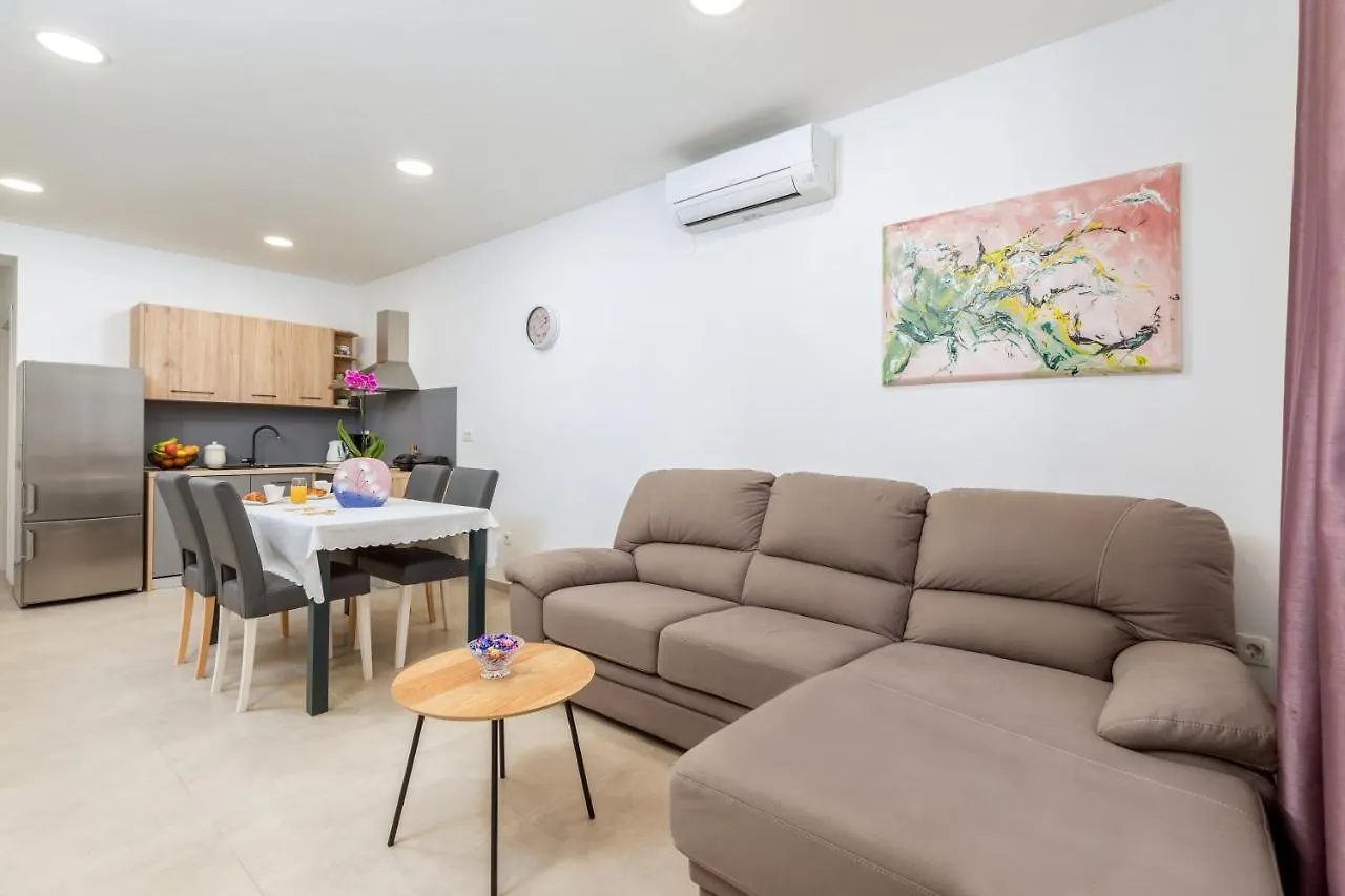 Apartment Lorilu Pula 0*,  Croatia
