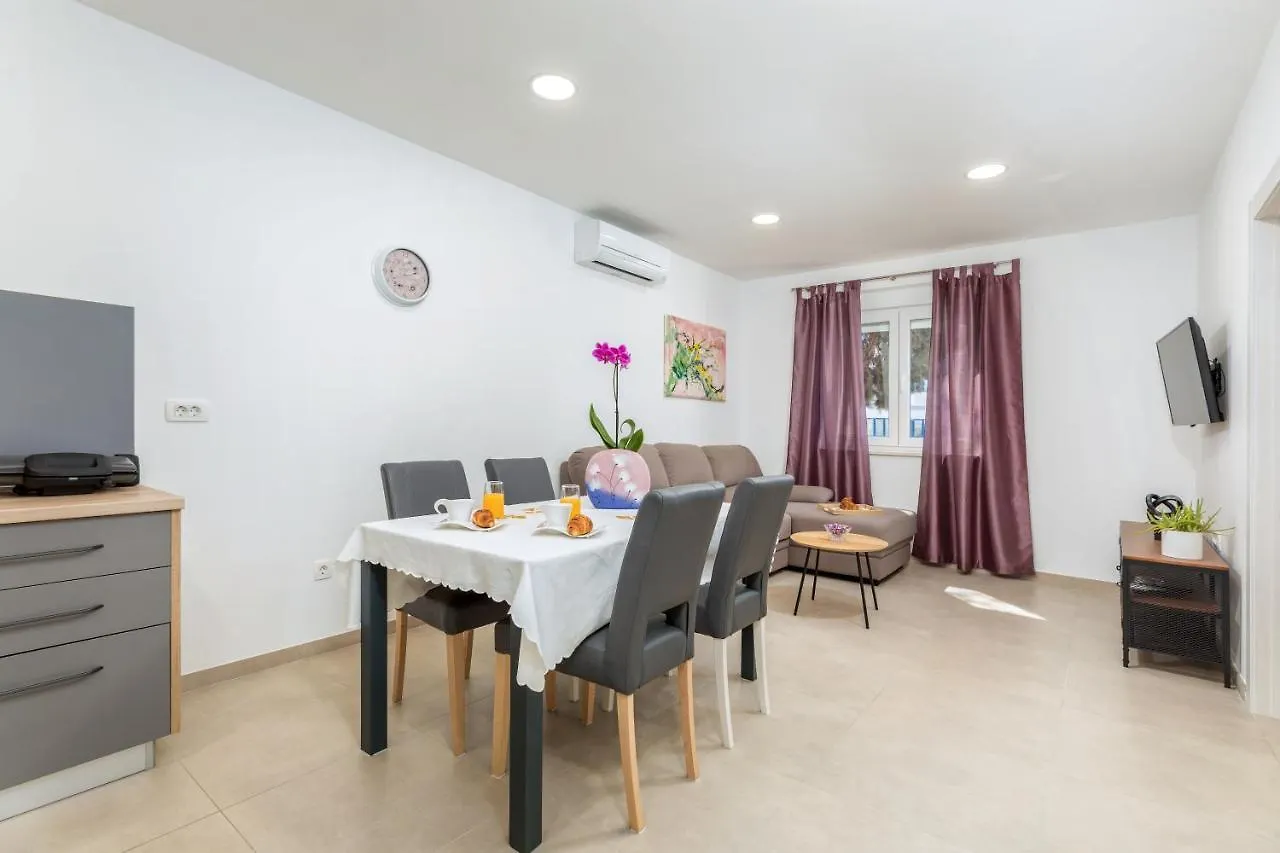 Apartment Lorilu Pula